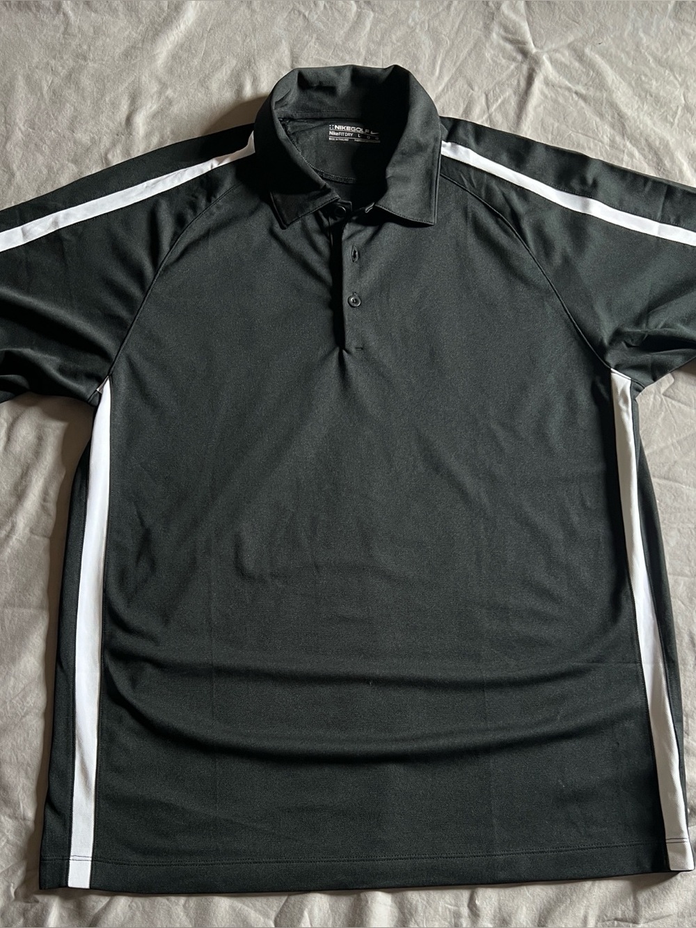 EUC Nike dry fit men’s Nike golf size large black polo. Good cond